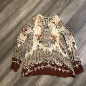 Coco and Jaimeson boho loral top